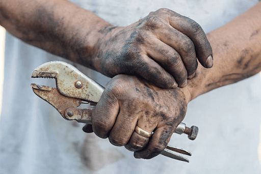 dirty and greasy hands cannot be removed by hand sanitizer