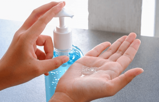 applying a dime size amount of hand gel squirted on the palm the right way to apply hand sanitizer